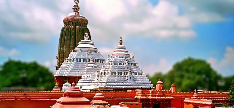 Скромный Храм Гундича и храм Джаганнатхи, который виден отовсюду. Прасад Ратха Ятры