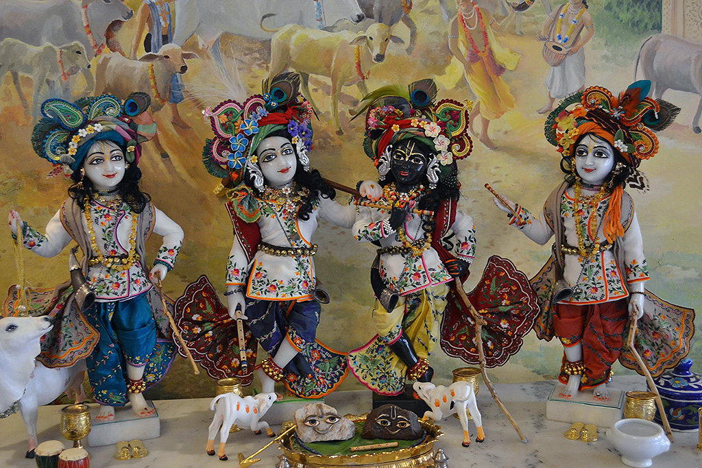 Шри Кришна Баларама, Шридама и Судама – личные Божества Шри Рохинисуты Прабху