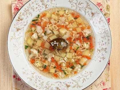 Суп с овощами и лапшой